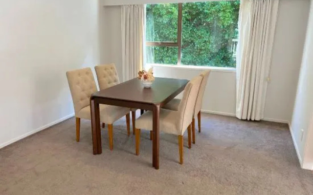 Remuera Spacious Holiday Home