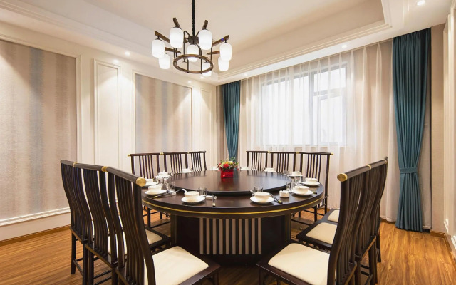 Yijia Lijing Hotel(怡家丽景酒店（遂宁中央商务区步行街店）)