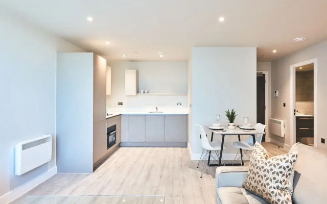 Seven Living Bracknell - Luxurious Chic Studio Apartments