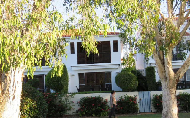 Villa Aqua