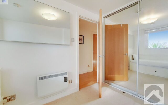 2 Bed &1 Bath Apartment in Canary Wharf