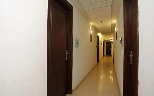 OYO 4258 Hari's Court Inns & Hotels