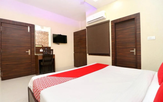 Azaad Lifestyle Hotel by OYO Rooms