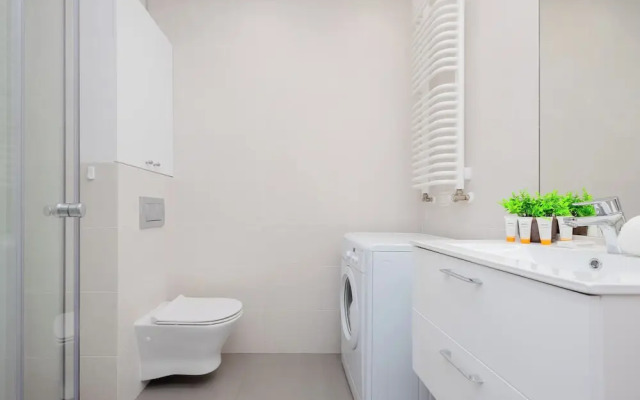 Cosy Studio With Balcony by Renters