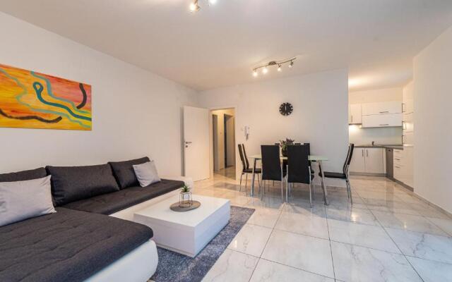 Star 6 modern & centrally ap for 6