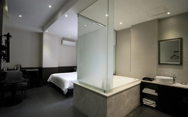 Hotel Almond Busan Station