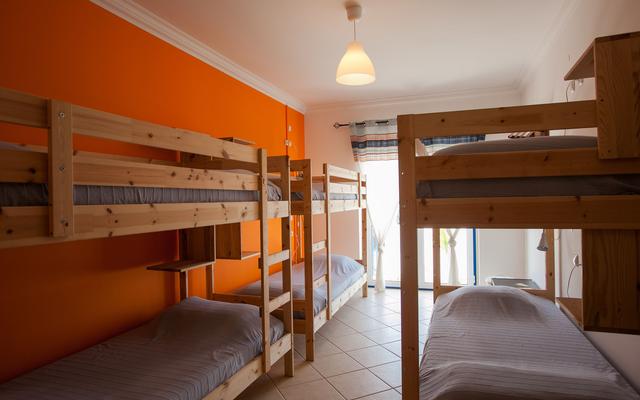 Ericeira Chill Hill Hostel & Private Rooms - Sea Food