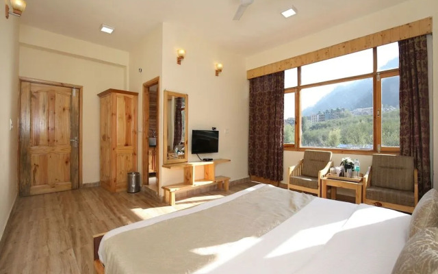 OYO 9995 Manali Plaza