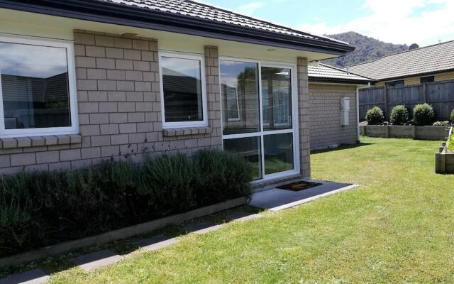 Comfy & Modern Guest House