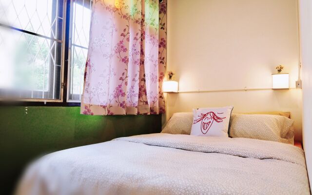 Bangkok Sanookdee - Adults Only