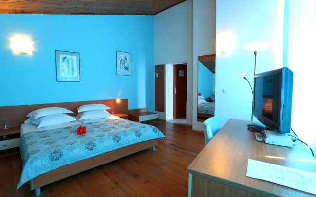 White House Family Hotel