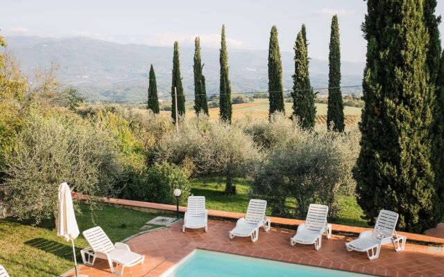 Fattoria Pagnana suites and pool