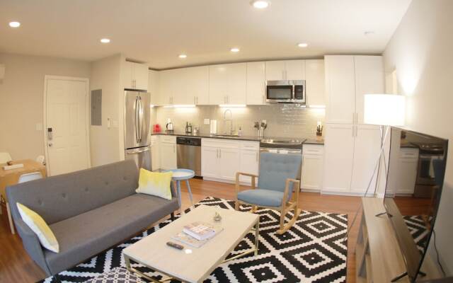 Kasa Mountain View Apartments