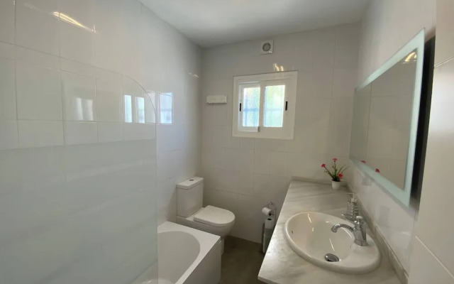 Villa With Pool, Walk to Beach, Restaurants, Shops