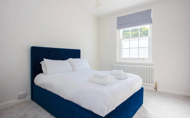 Modern & Spacious 2 Bedroom Flat Near Clapham Common