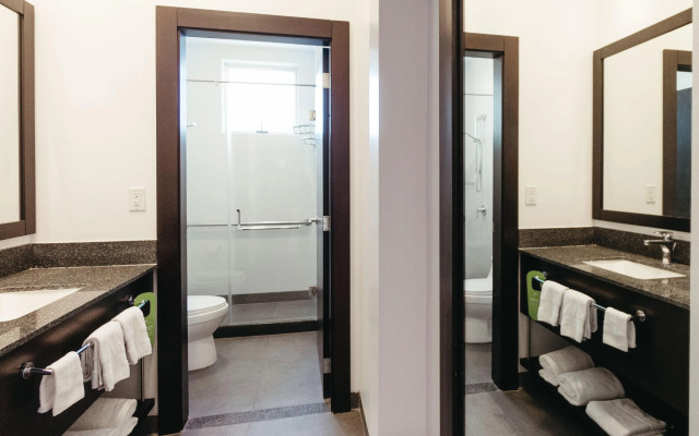 Holiday Inn Guayaquil Airport by IHG