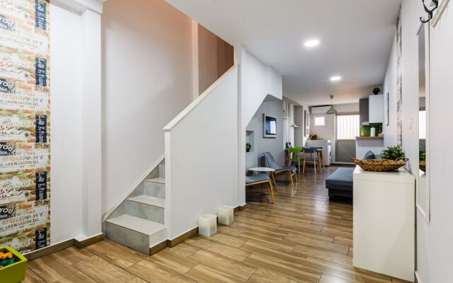 City-Sea Fusion, Elegant Gem Minutes from the Beach