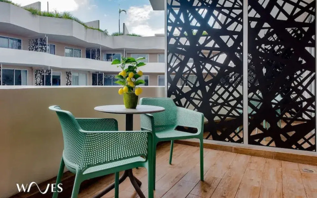 Pool View 1 Br Steps Away From the Beach