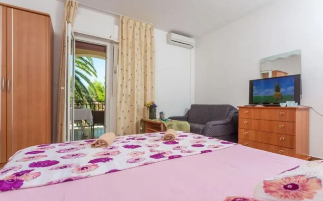 Lovely Double Bed Room With Balcony and Sea View