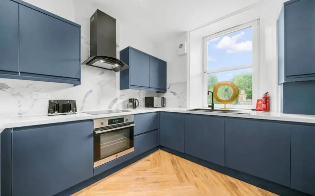 Stylish 4 Bed-town Centre