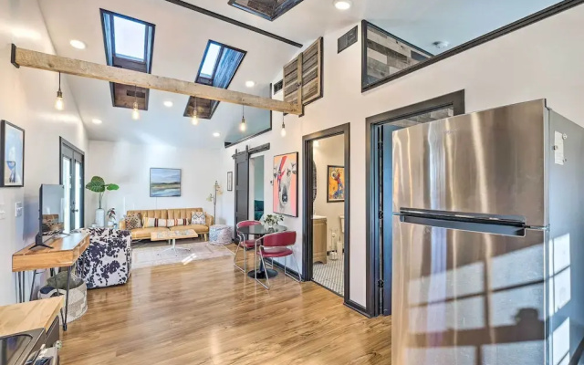 Modern Louisville Apartment w/ Furnished Deck