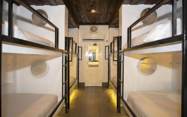 Mad Monkey Luang Prabang