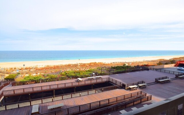 Irene 506 2 Bedroom Condo by RedAwning