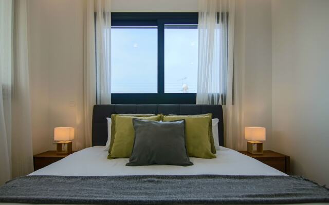 Phaedrus Living: Sea View Anna Residence 201