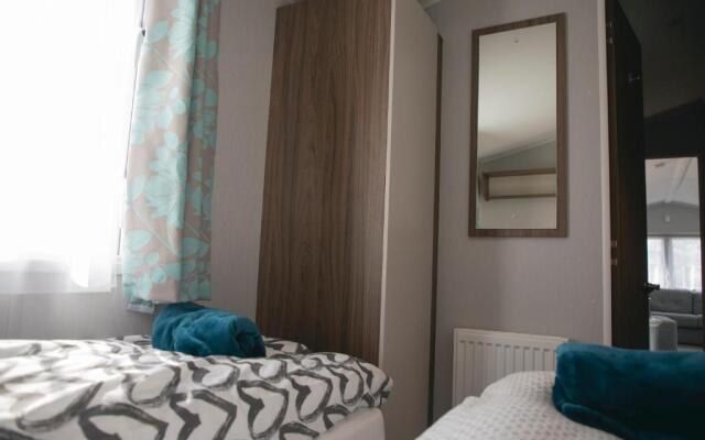 51 Lytchett Bay View, 3 bed, Rockley Park Poole