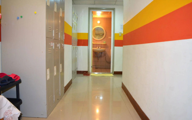 Holo Hostel