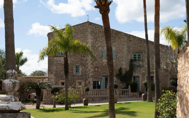 Reserva Rotana Hotel