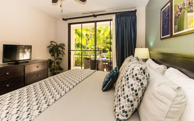 Stylish 1-bedroom That Opens on Pool -pacifico L303