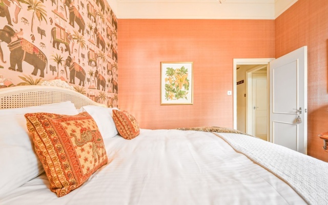 Muntham Apartment 6