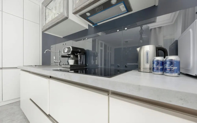 Warsaw Apartment by Renters Prestige