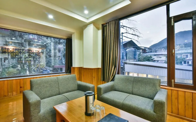 The Posh Hotel near Mall Road with Hassle Free Covered Parking