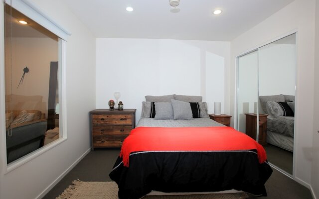 Beautiful Apartment With Patio