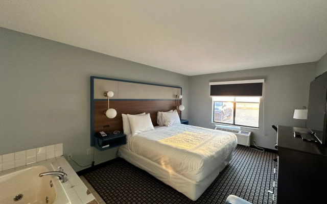 AmericInn by Wyndham Reedsburg