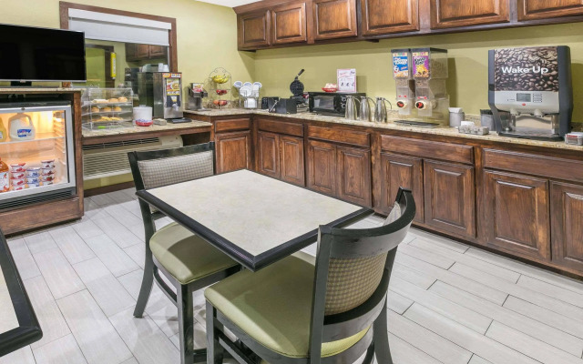 Travelodge Inn & Suites by Wyndham Norman