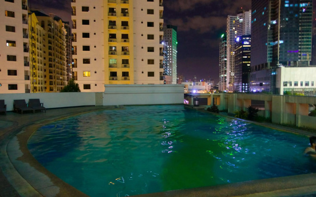 Luxury Condo at Forbeswood Parklane