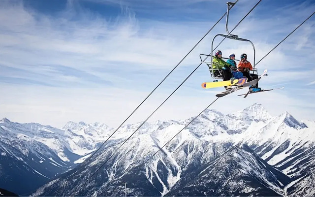 Toby Creek Lodge at Panorama Mountain Resort