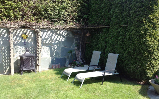 The Stone Hedge B&B