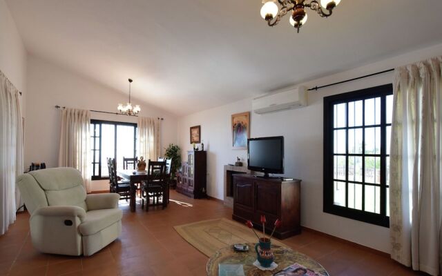 Tasteful and Modern Villa With Private Swimming Pool