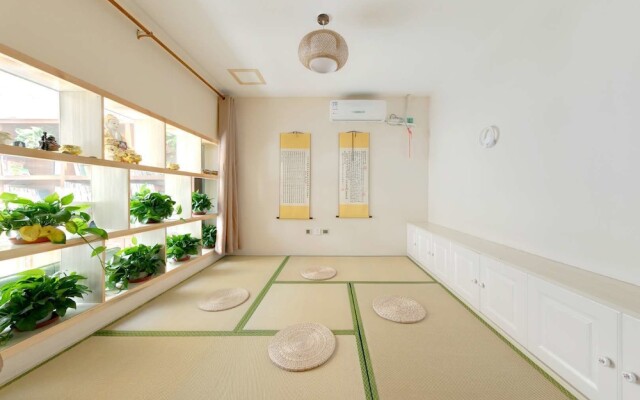 GuBei Water Town Revolution Hotel