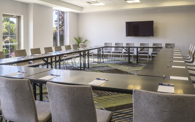 Holiday Inn Express & Suites North Bay by IHG
