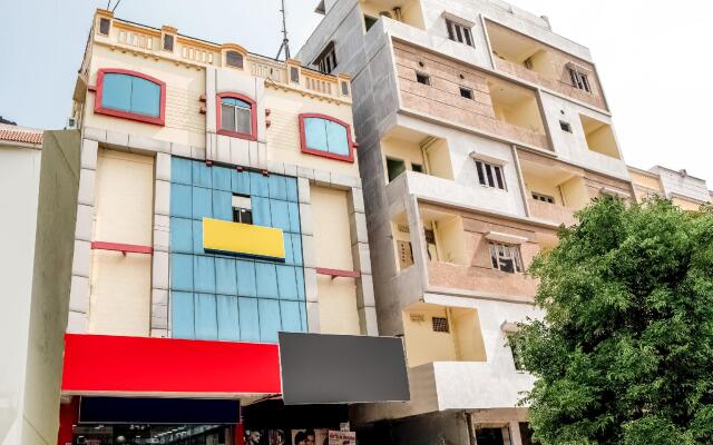OYO 63506 Dhana Sri Residency