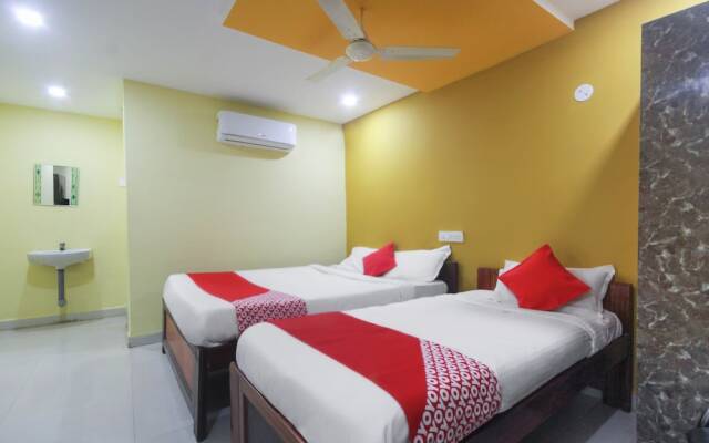 OYO 47565 Hotel Cm Residency