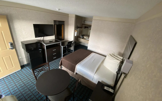 Deluxe Inn Fayetteville - I-95 Exit 49
