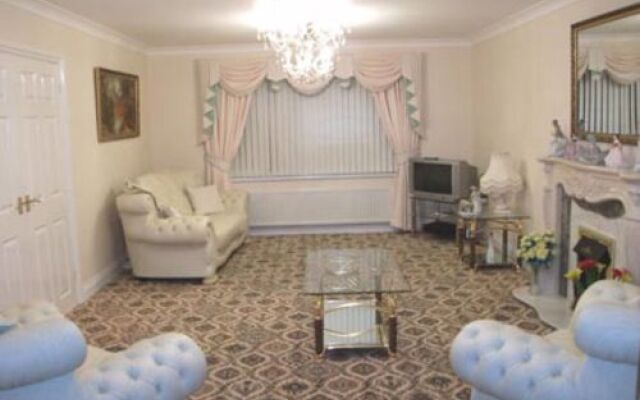 Efail Newydd