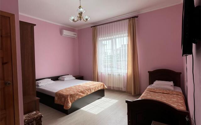 Nikos Guest House