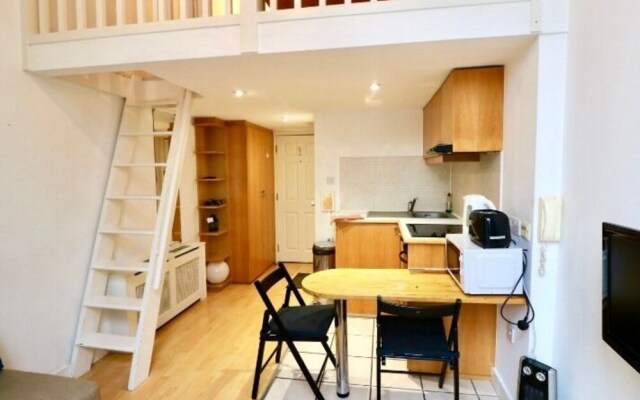 HFS Studio Next To Hydepark L16